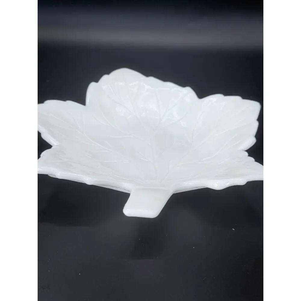 Vintage Westmoreland Bramble Milk Glass Maple Leaf Dish 8 Inch White
